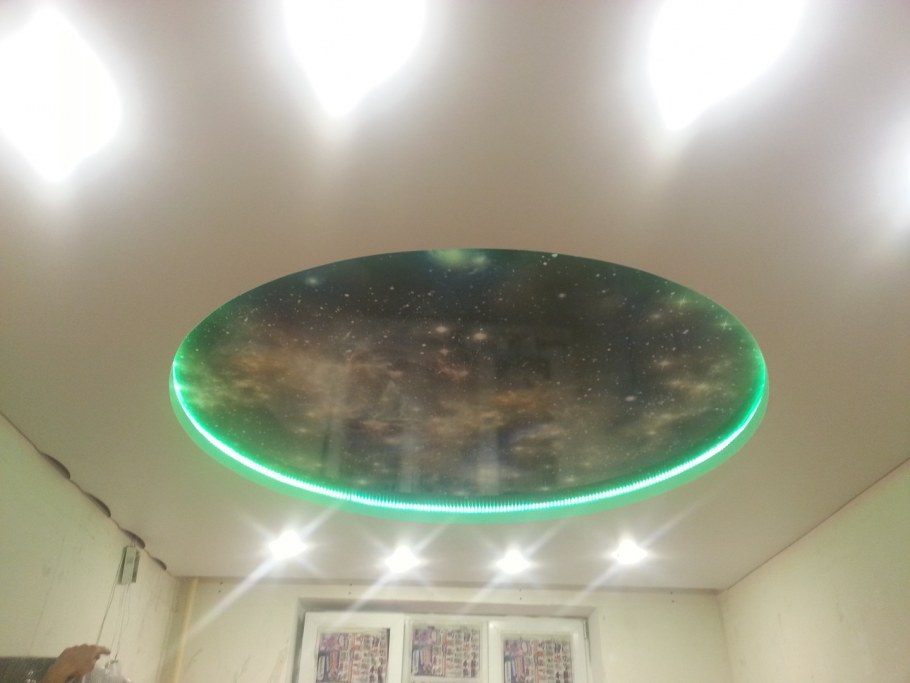 Натяжной потолок круг