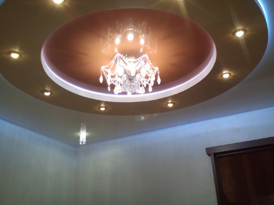 Двухуровневый потолок с кругом