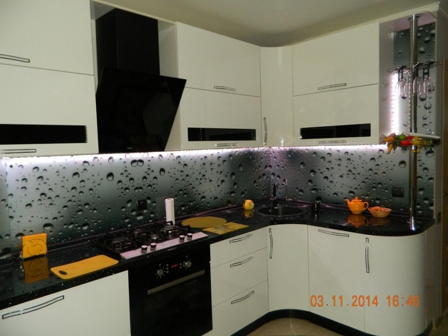 Стеклянный фартук для кухни капли