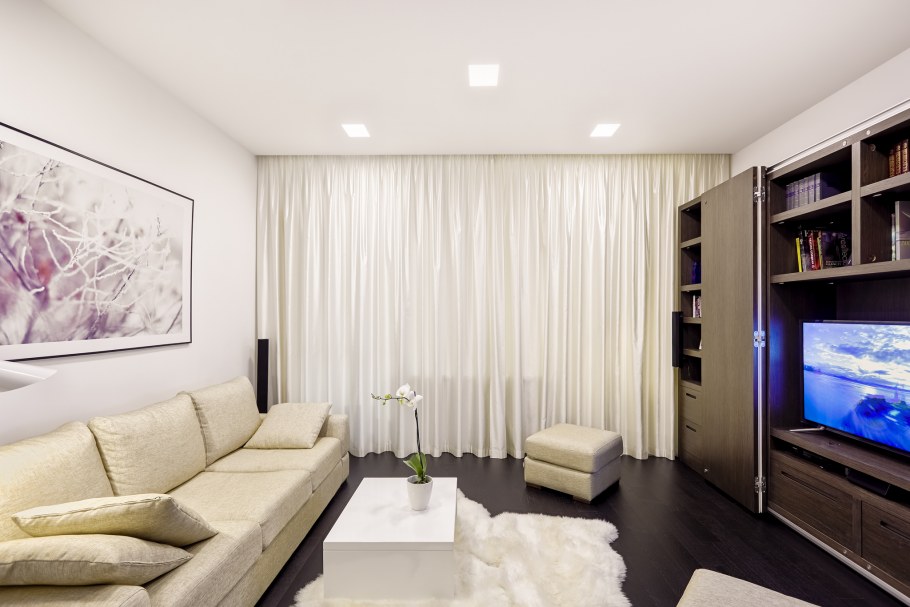 Шторы в однокомнатную квартиру в современном стиле
