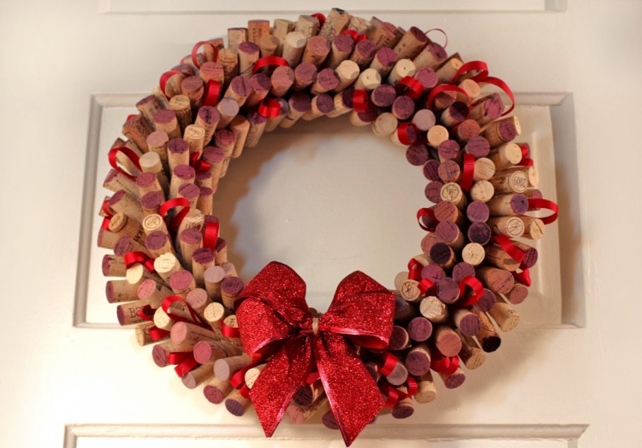 Новогодний венок из пробок