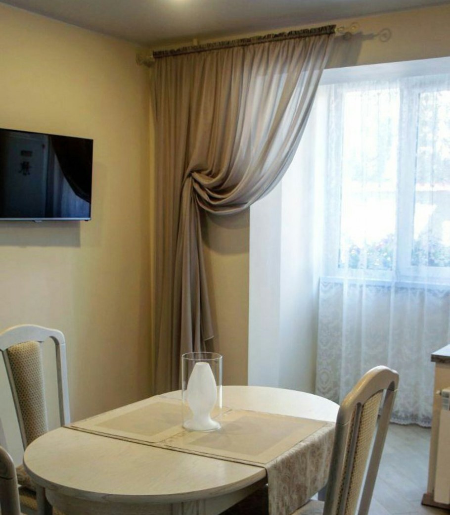 Шторы в гостинную совмещенную с Кузней