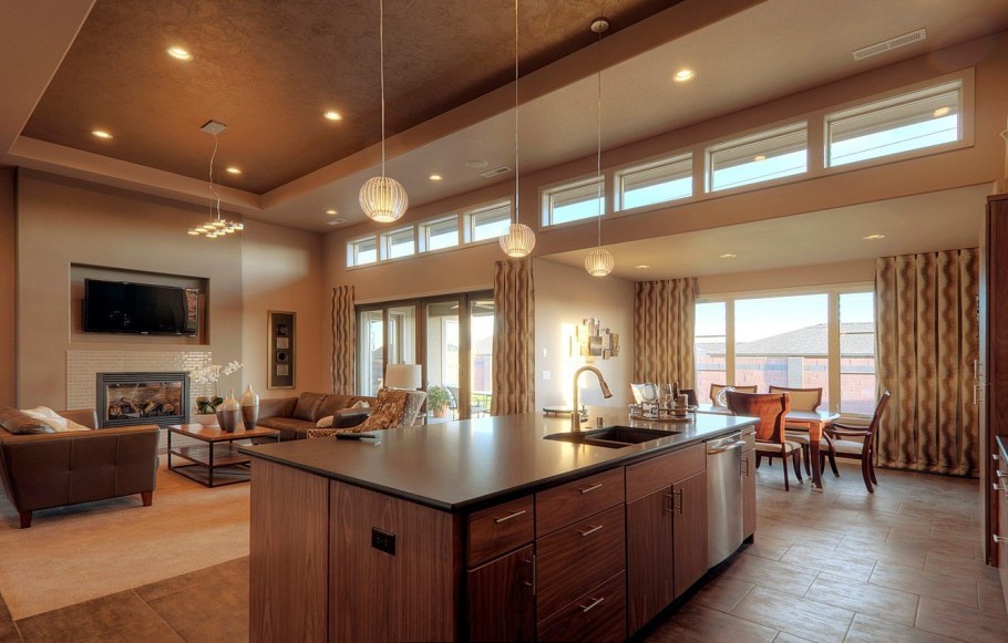 Большая кухня гостиная