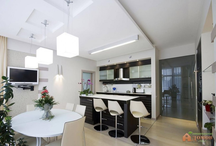 Люстра над обеденной зоной