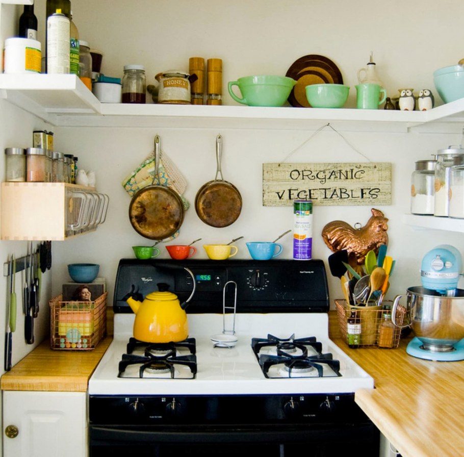 Уютная кухня в деревенском стиле