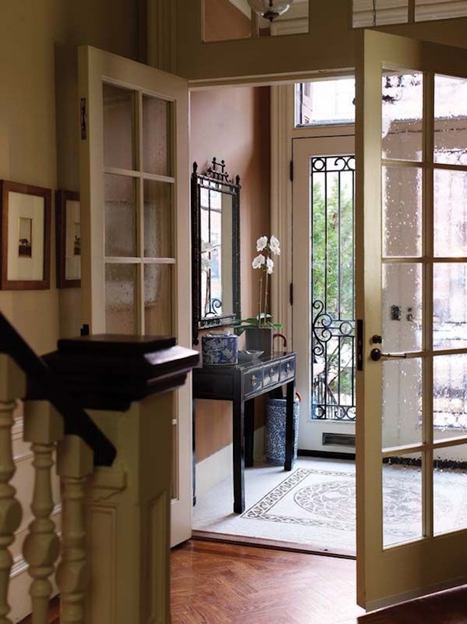 Дверь из тамбура в прихожую в частном доме