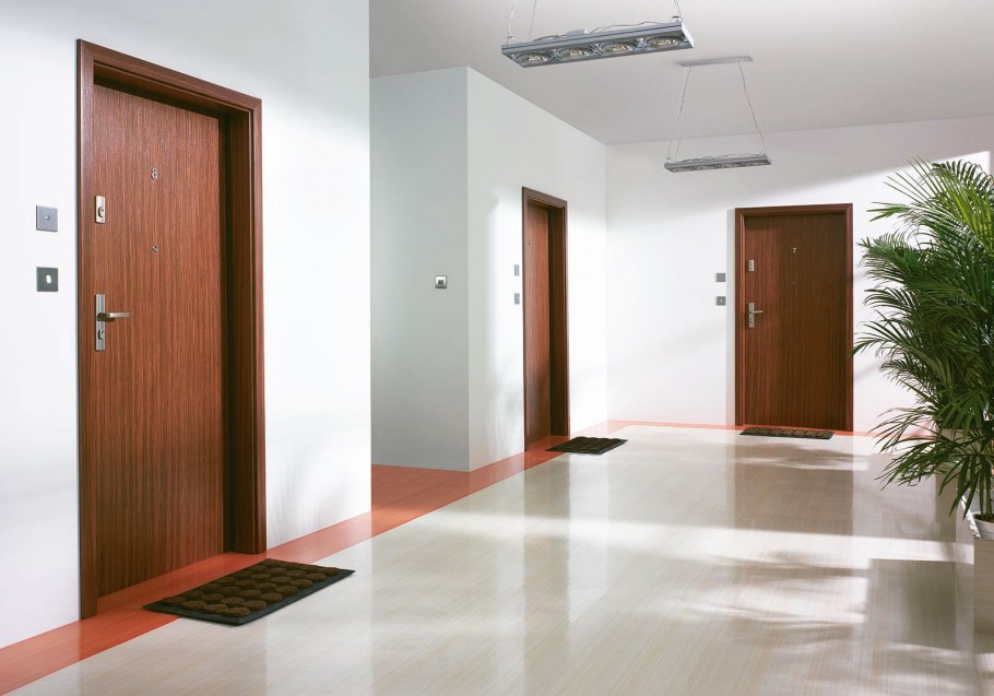 Коридор офис двери
