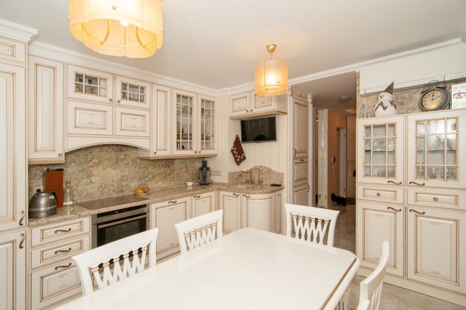 Белая кухня современная классика