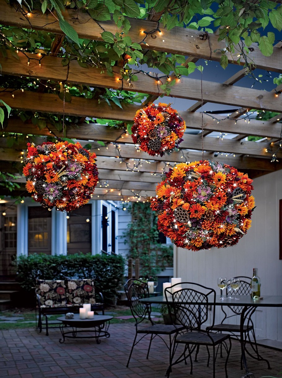 Люстра из цветов