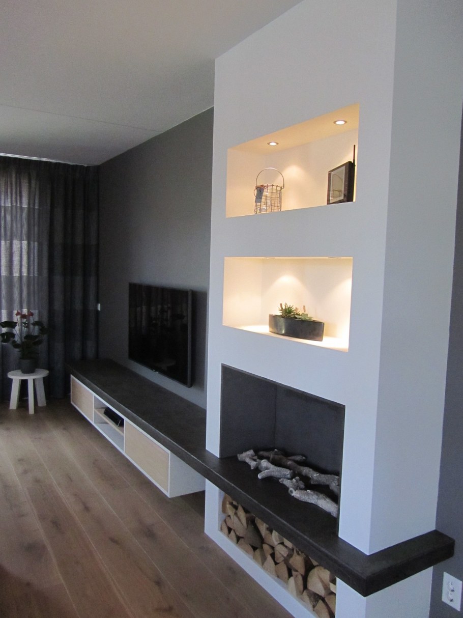 Полки из гипсокартона в гостиной