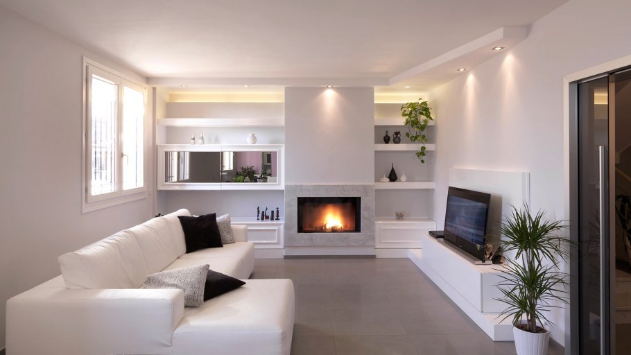 Окно с полками