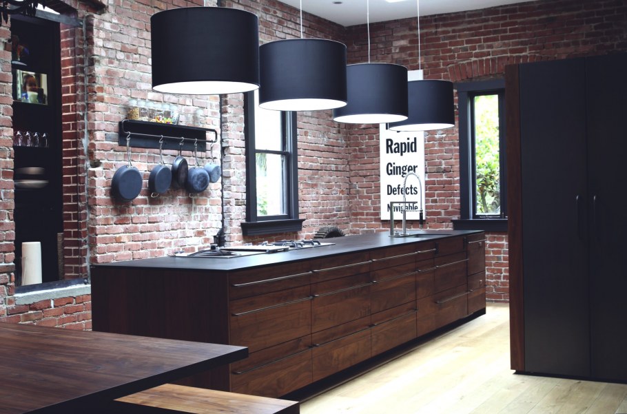 Кухня лофт белые стены