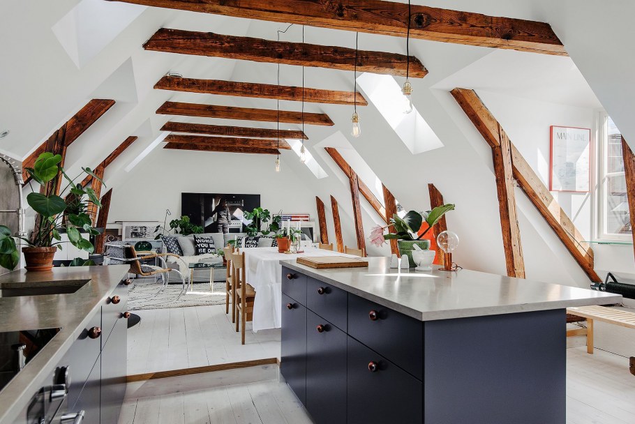 Потолок в стиле лофт дерево mansarda