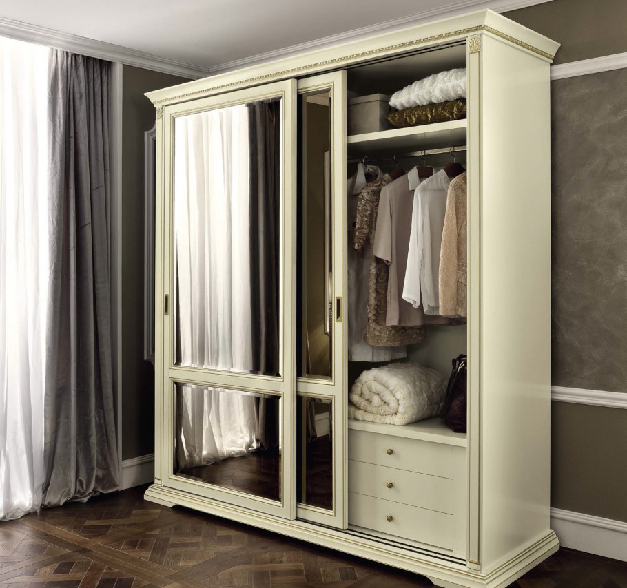 Шкаф купе классика шестидверные патина