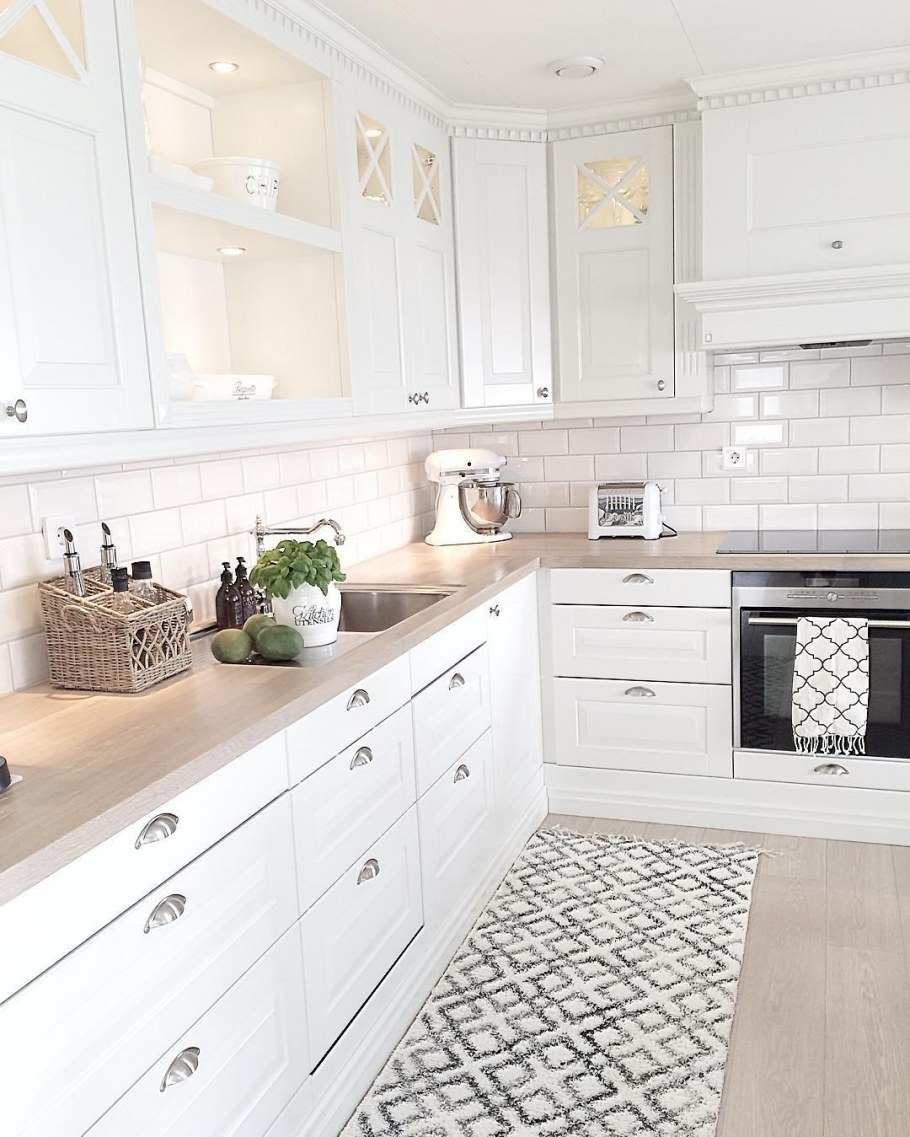 Белая кухня икеа Прованс