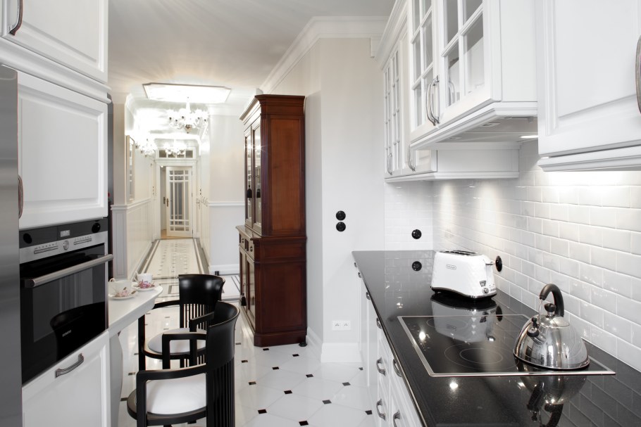 Узкая кухня в стиле арт деко