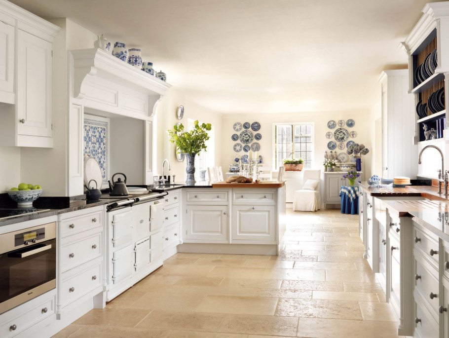 Кухня в английском стиле белая