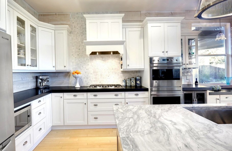 Угловая кухня белый глянец