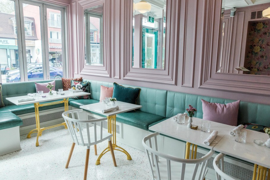 Кафе в мятном цвете