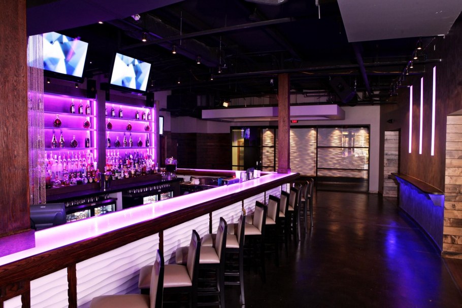 Фиолетовый ресторан