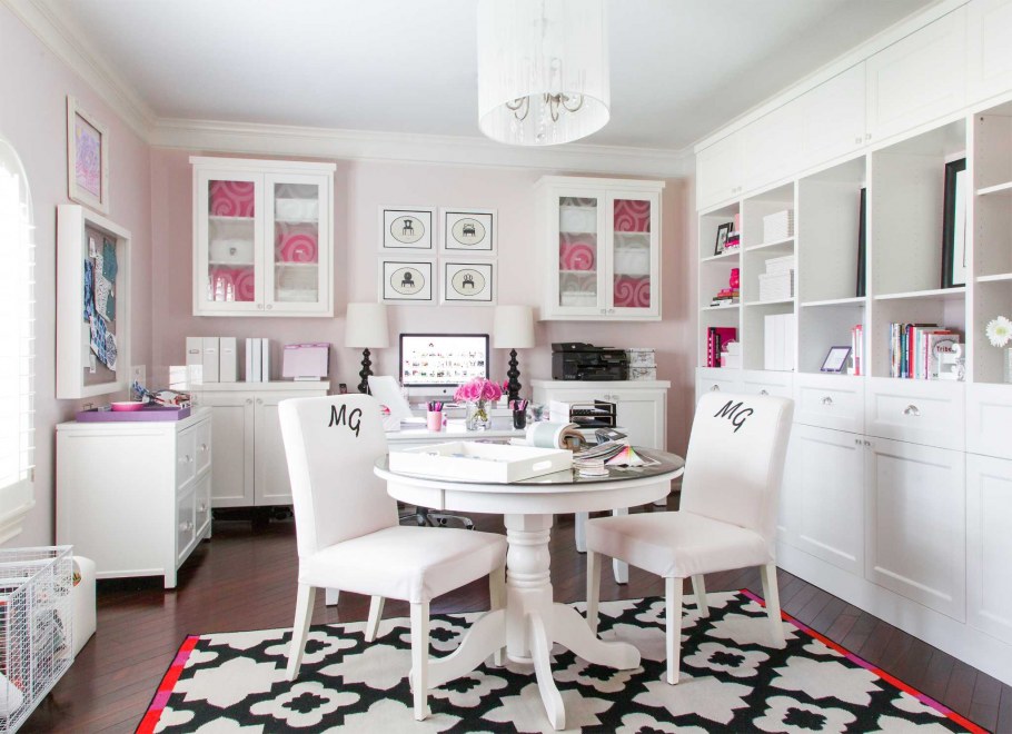 Интерьер кабинета в розовых тонах