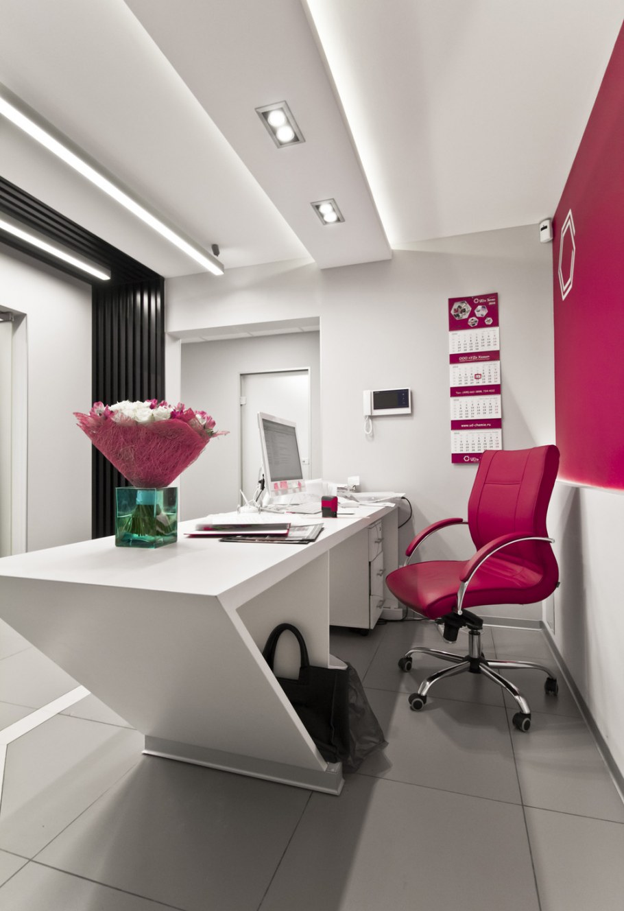 Женский офис интерьер