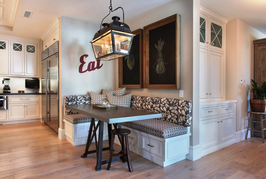 Скамья на кухне в интерьере