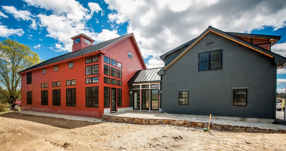 Интерьер лофта в барнхаусе фото