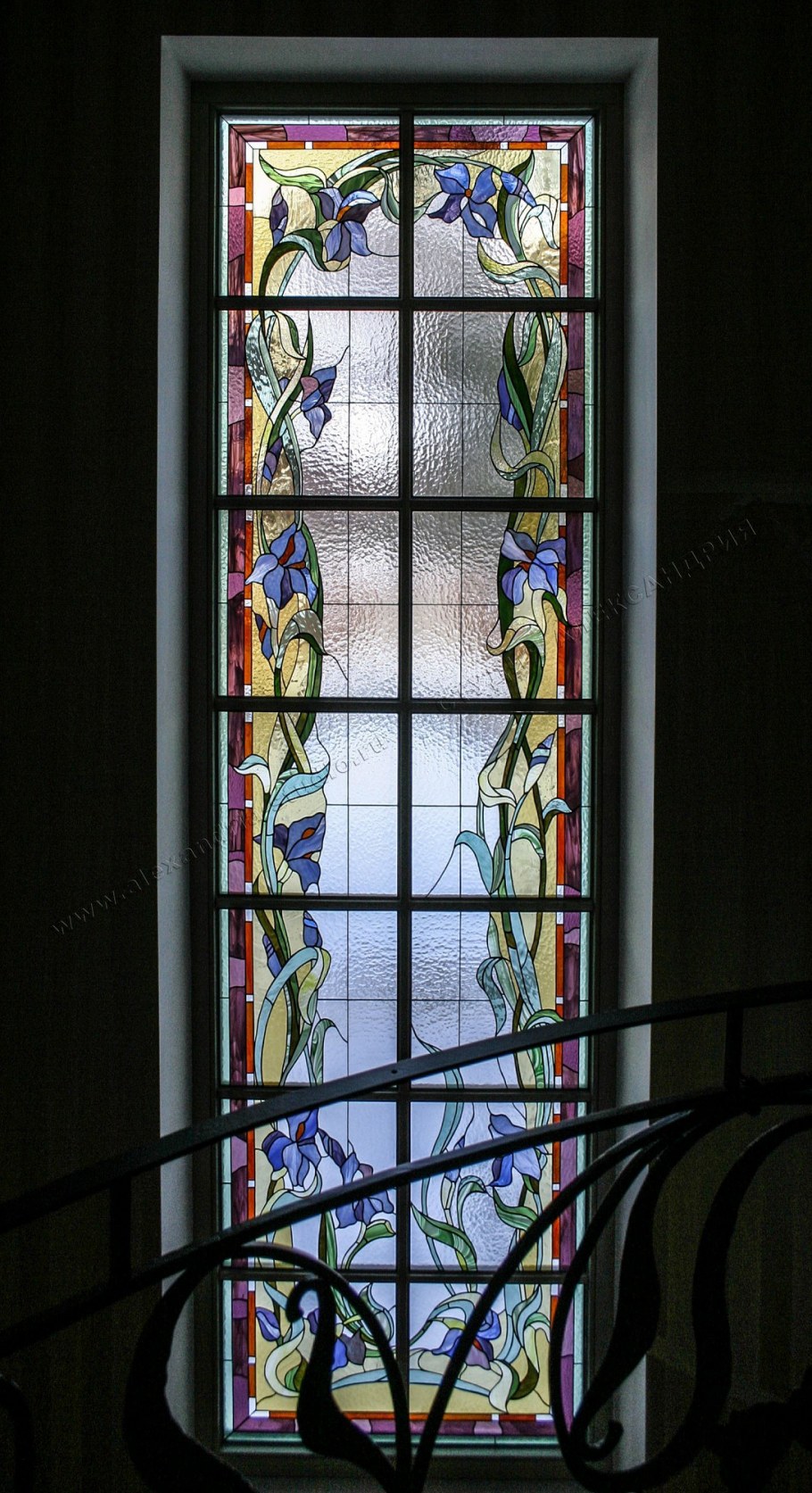 Витражи Тиффани с ирисами