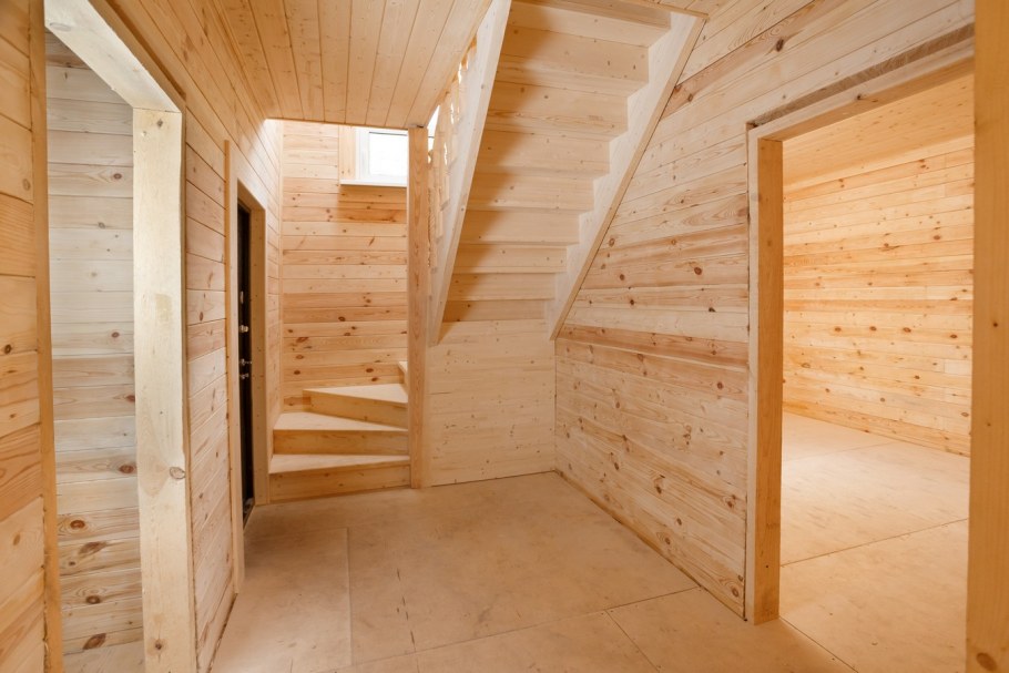 Отделка дома из бруса внутри