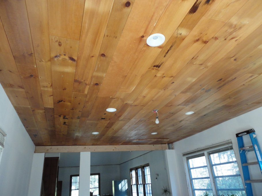 Натяжной потолок имитация дерева