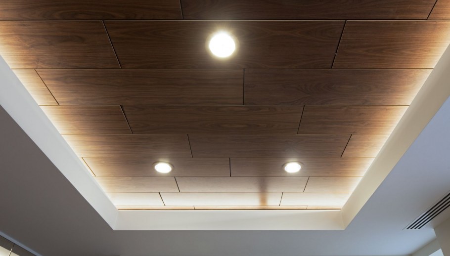 Потолок Армстронг под дерево