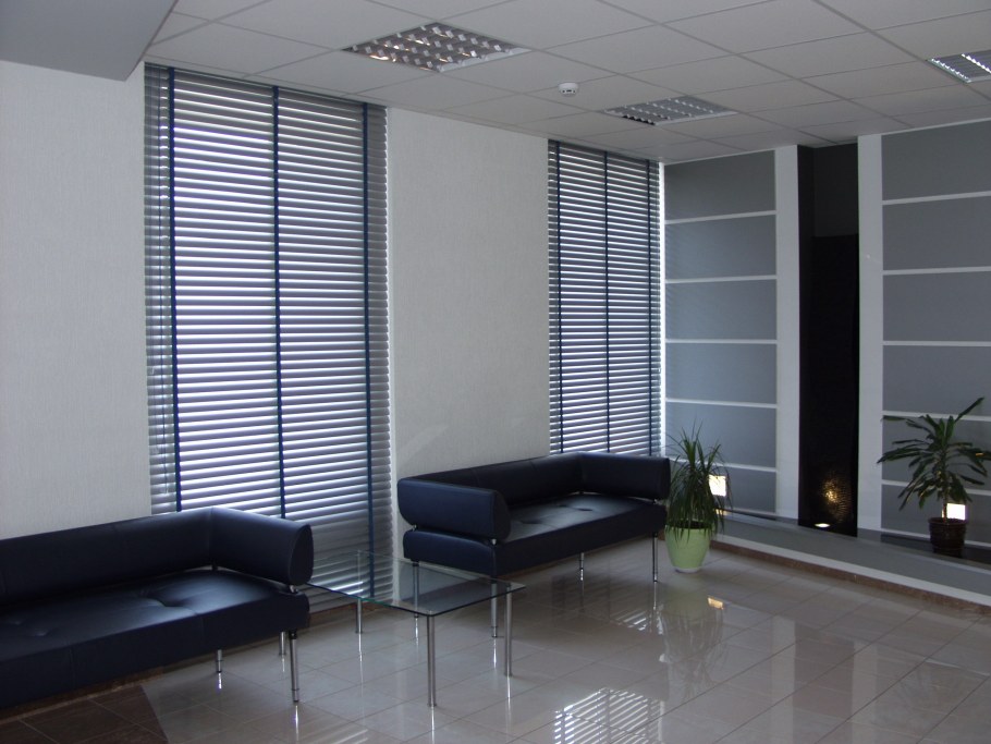 Жалюзи в офис горизонтальные