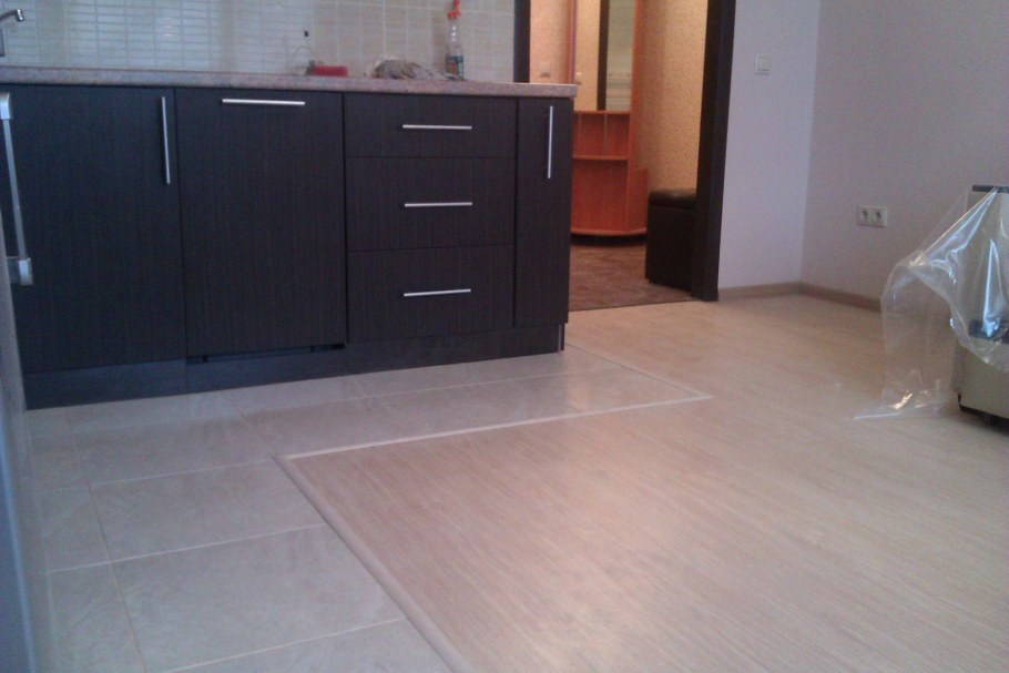 Бортик для столешницы на кухне из искусственного камня