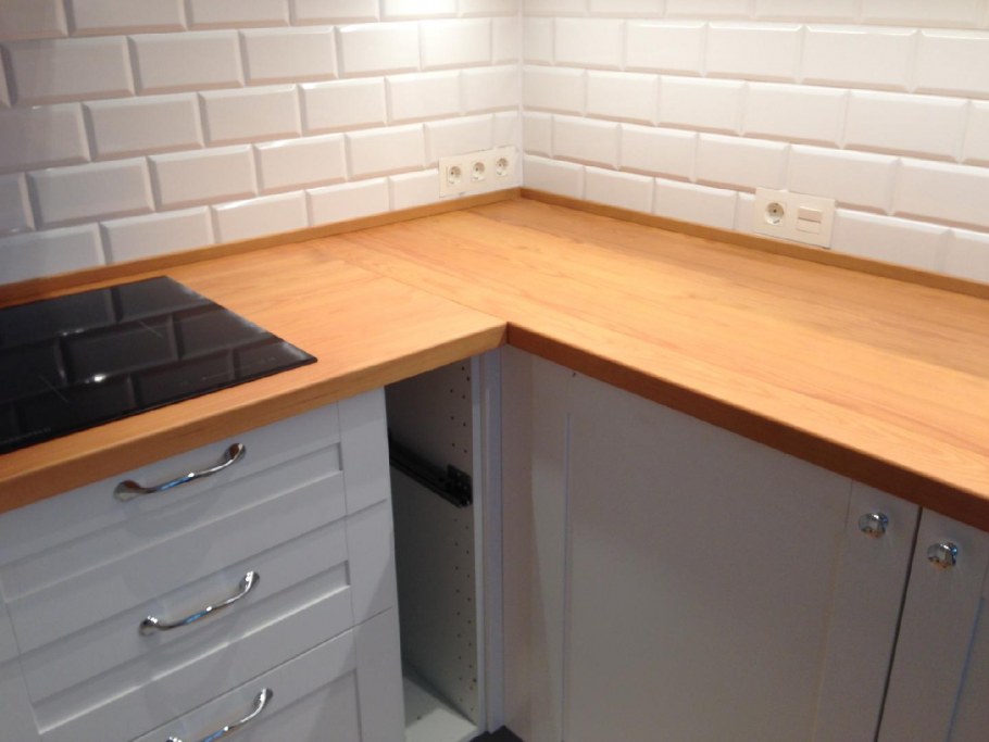 Плинтус для раковины на кухне