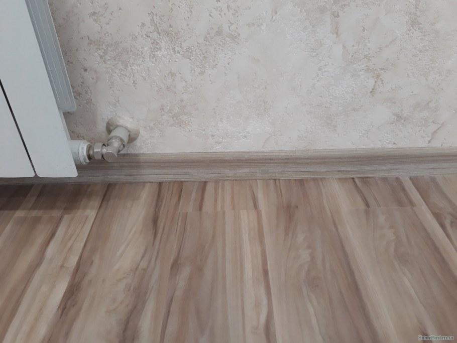 Соединитель столешницы и фартука на кухне