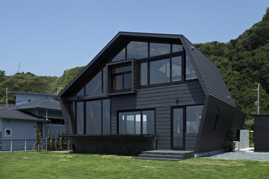 Каркасный дом необычной формы