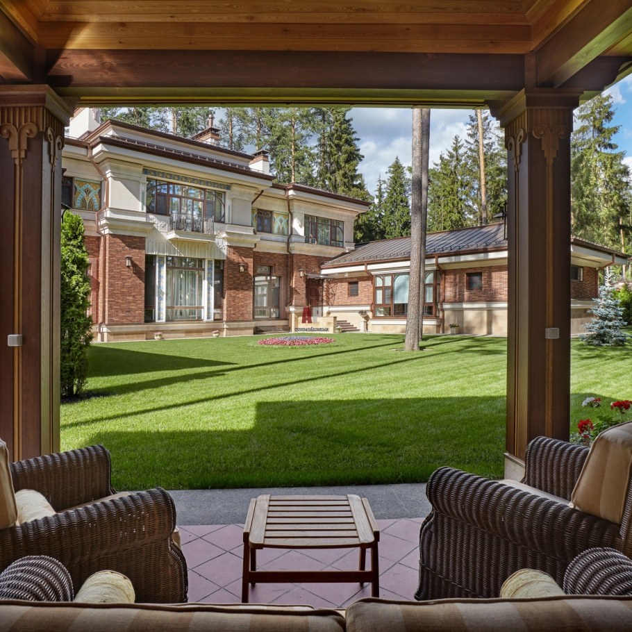 Особняк классика веранда