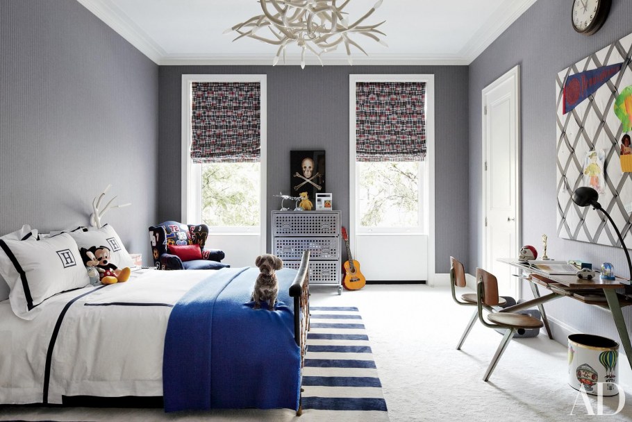 Серые стены в комнате подростка