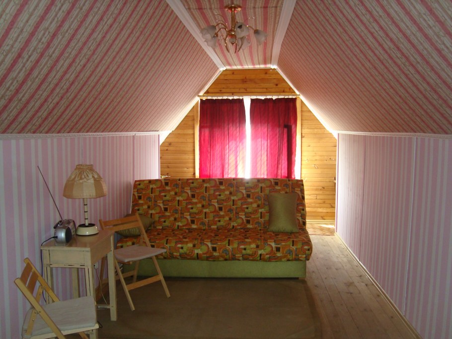 Внутренняя отделка мансарды на даче