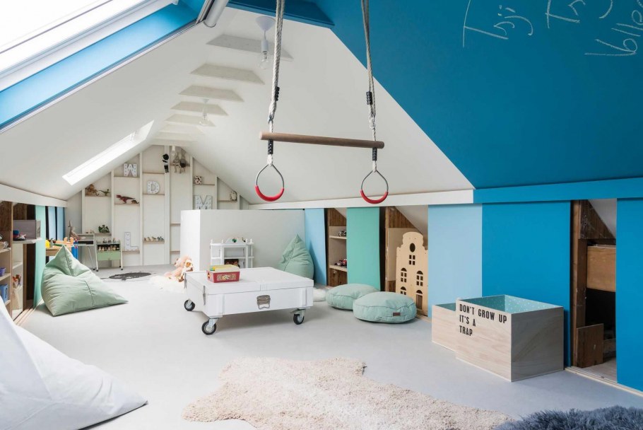 Комната для мальчика под крышей