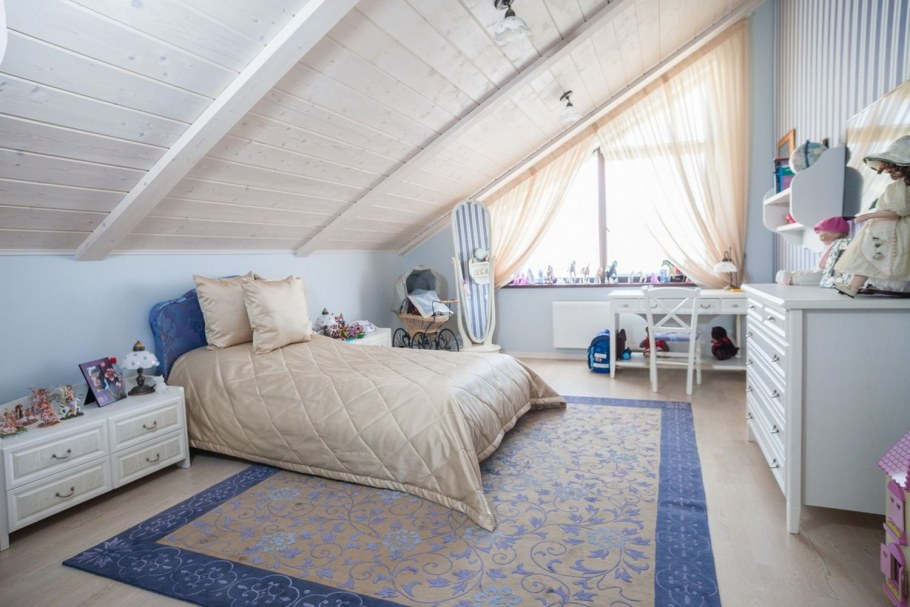 Детская для девочки на мансарде