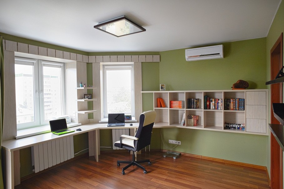 Письменный стол в эркере