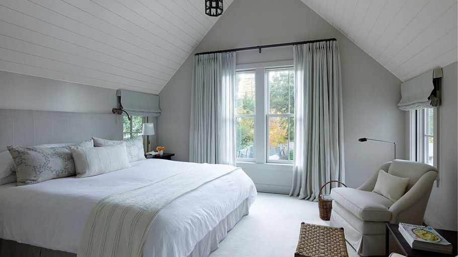 Мансарда в светлых тонах