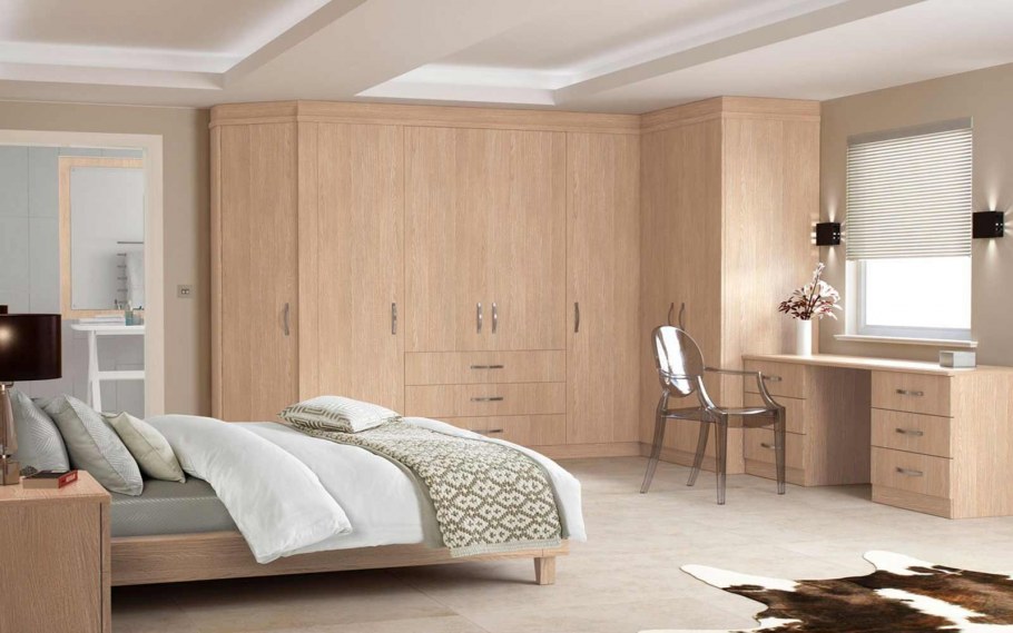 Интерьер спальни с угловым шкафом