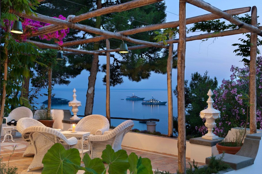 Вид на Позитано из Villa Treville.