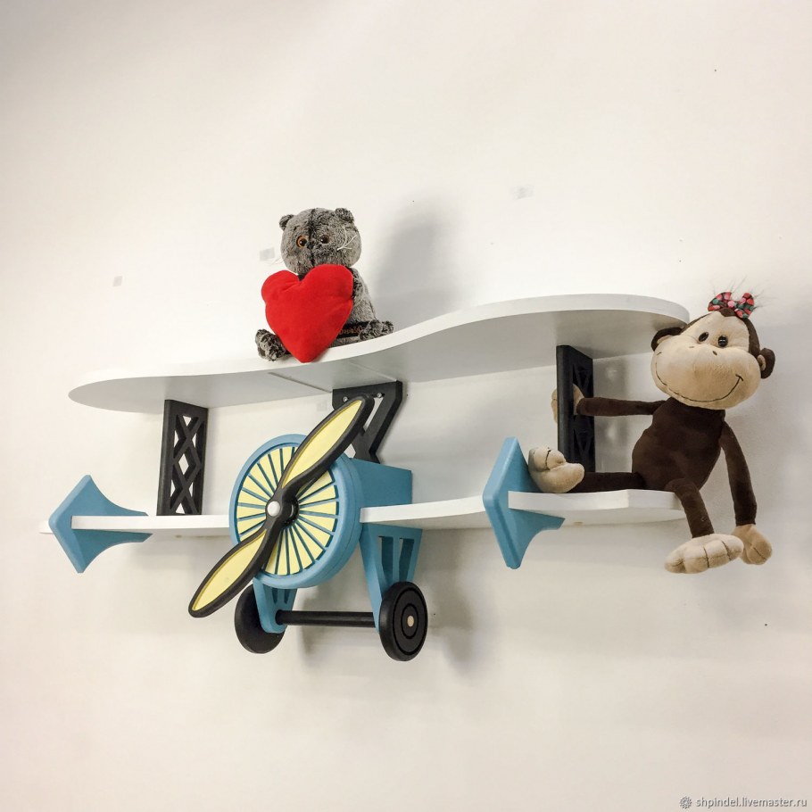 Статуэтка на книжную полку