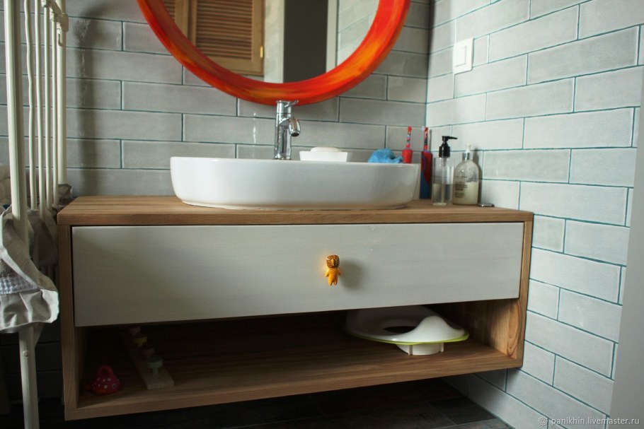 Тумба под раковину из массива дерева подвесная