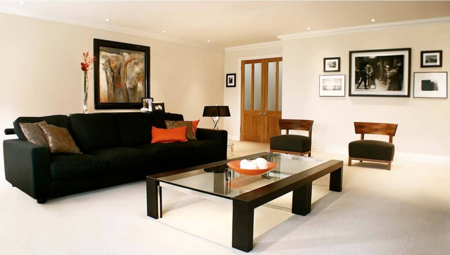 Интерьер с темной мебелью