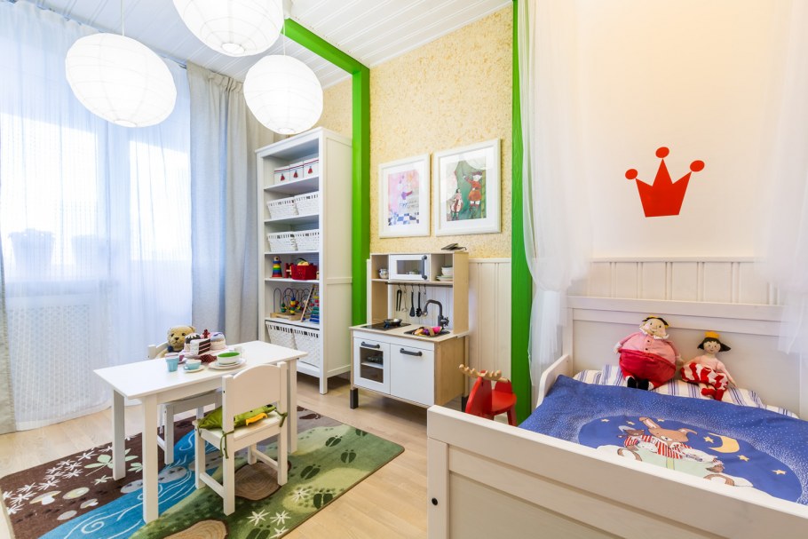 Игровая зона в детской комнате для девочки